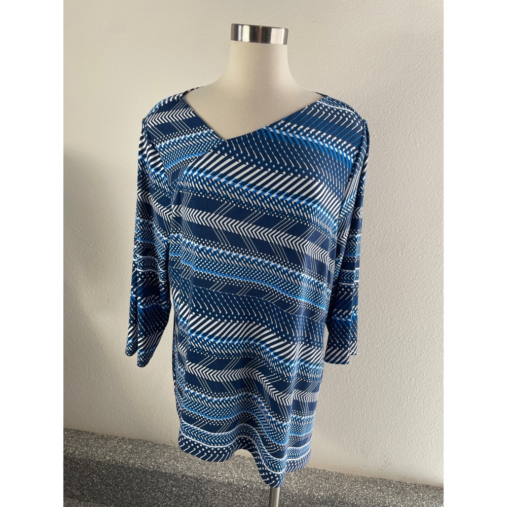 Chicos Travelers XL Blue White Geometric Chevron Asymmetrical V‎ Neck Tunic Top